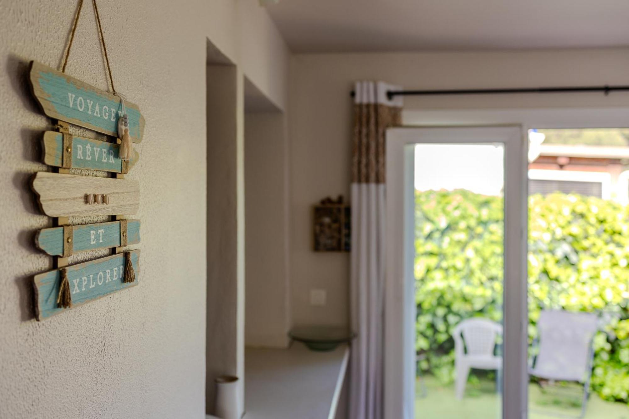 Atypique, Cabanon Bord De Hyeres
