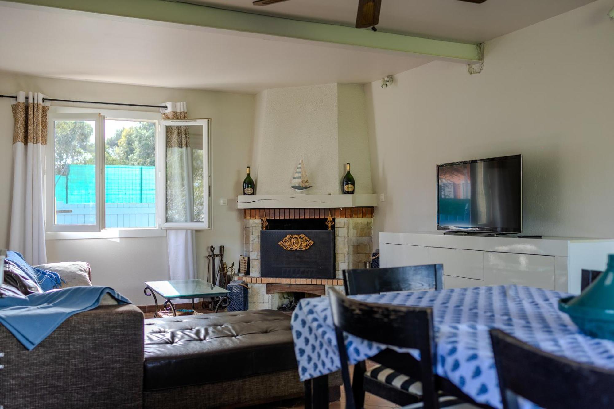 Atypique, Cabanon Bord De Holiday home *