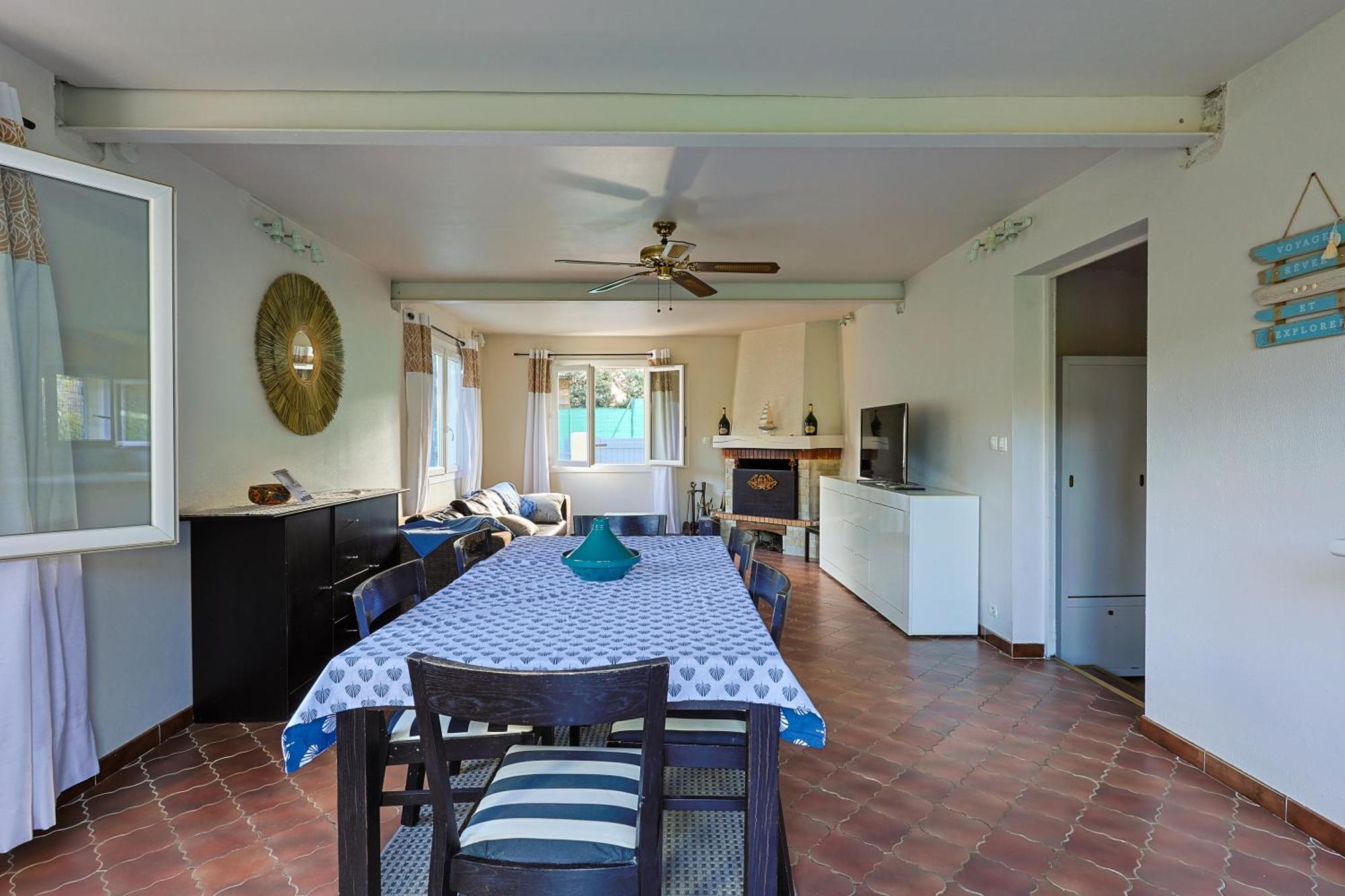 Holiday home Atypique, Cabanon Bord De Hyeres