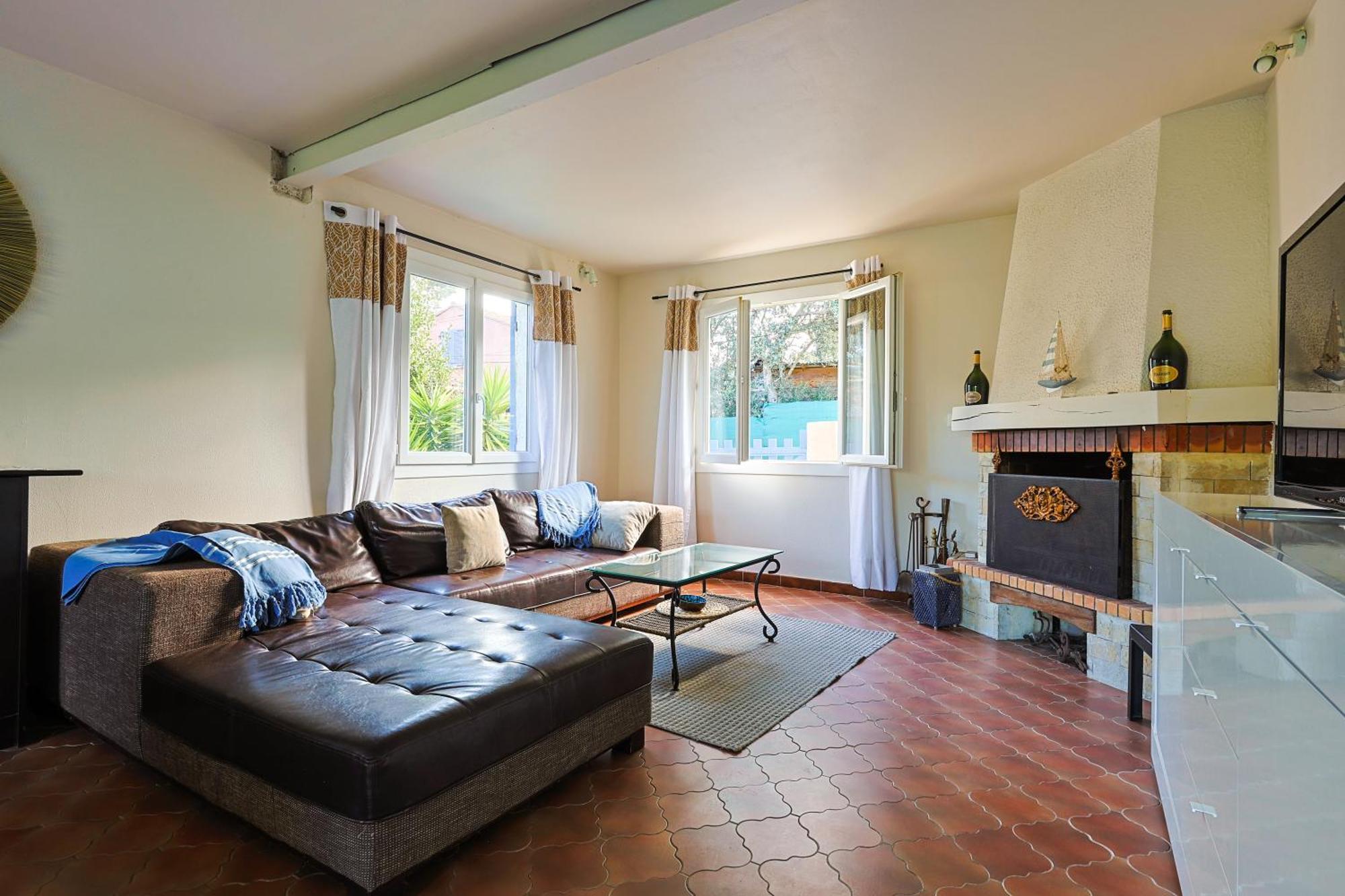 Atypique, Cabanon Bord De Holiday home