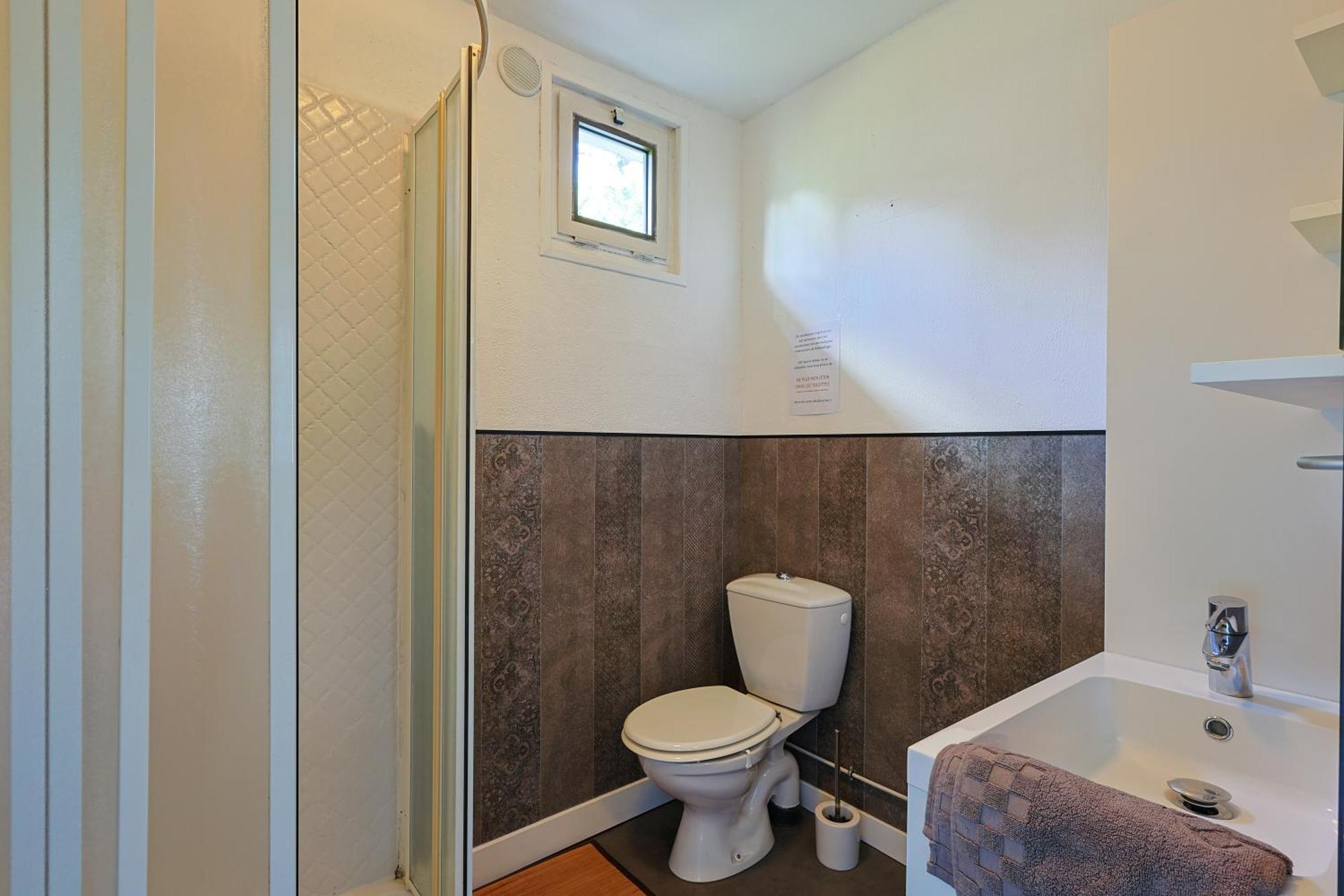 Atypique, Cabanon Bord De