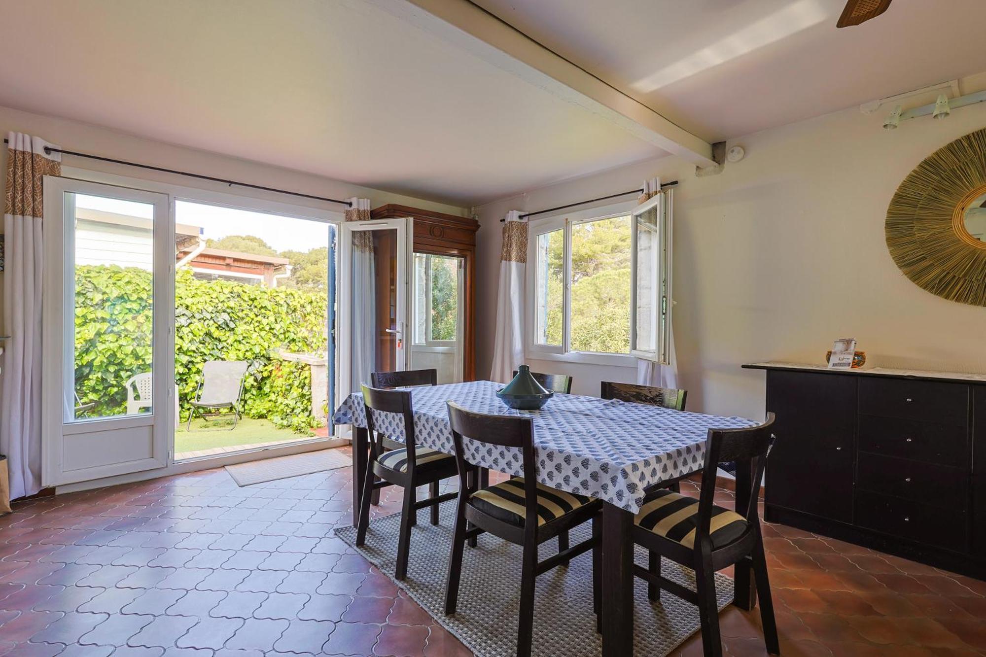 Holiday home Atypique, Cabanon Bord De *