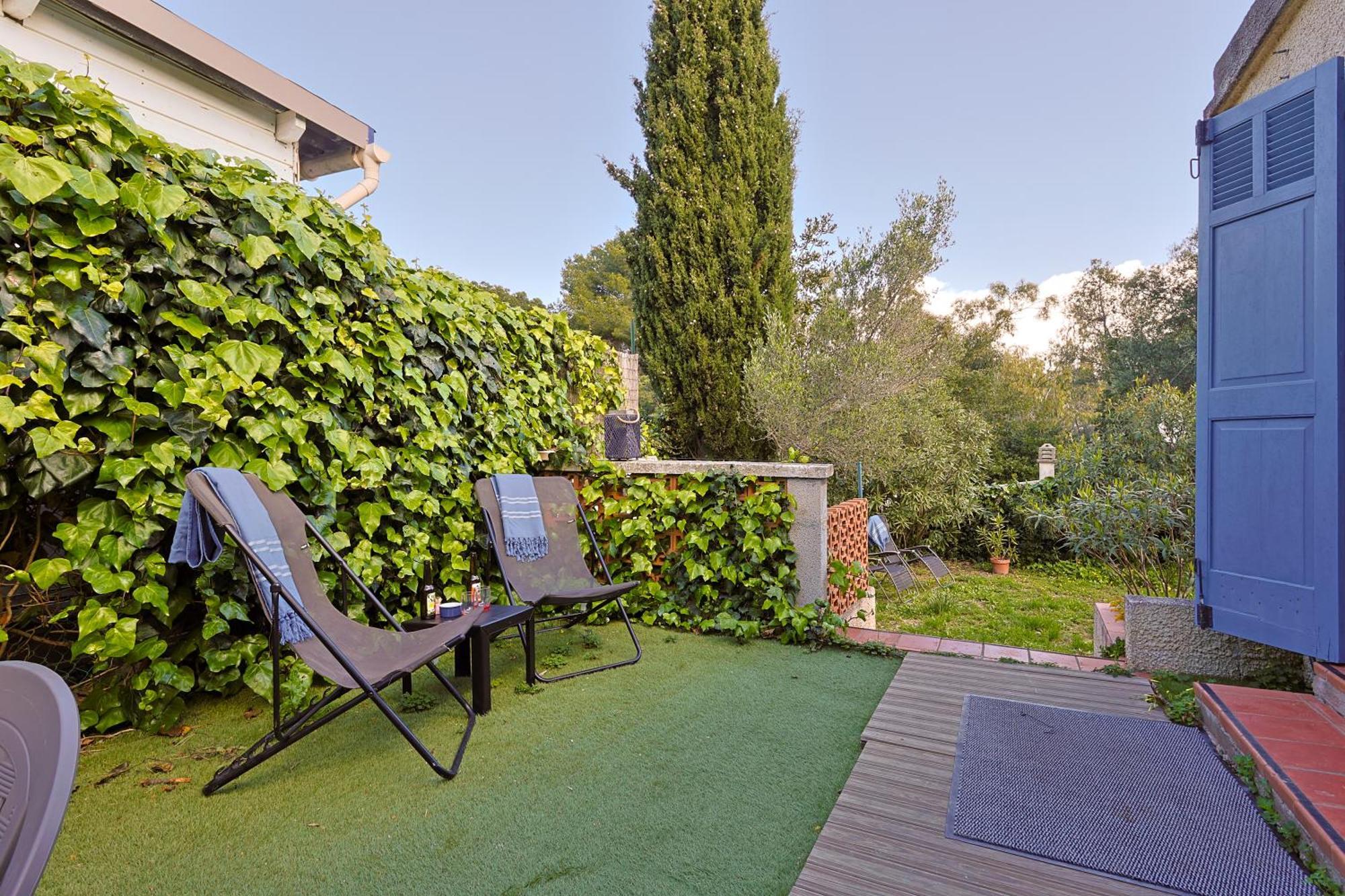 Atypique, Cabanon Bord De Holiday home