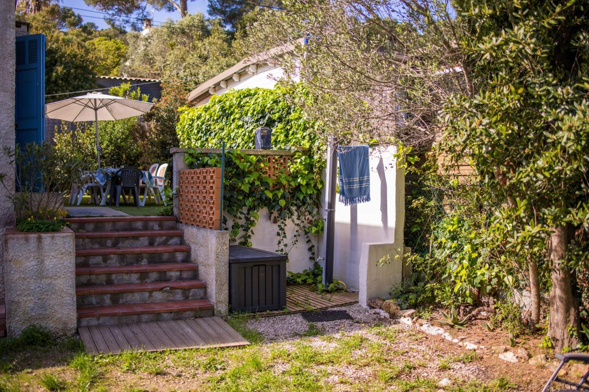 Atypique, Cabanon Bord De Hyeres
